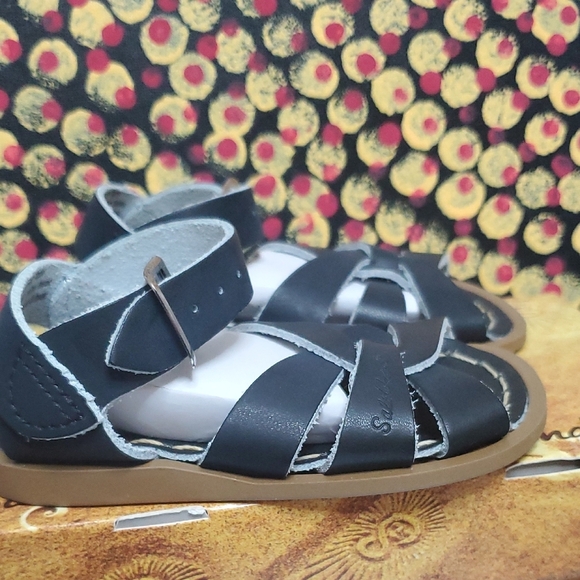 Salt Water Sandals by Hoy Black Sandals Comfortable Versatile - Picture 2 of 9